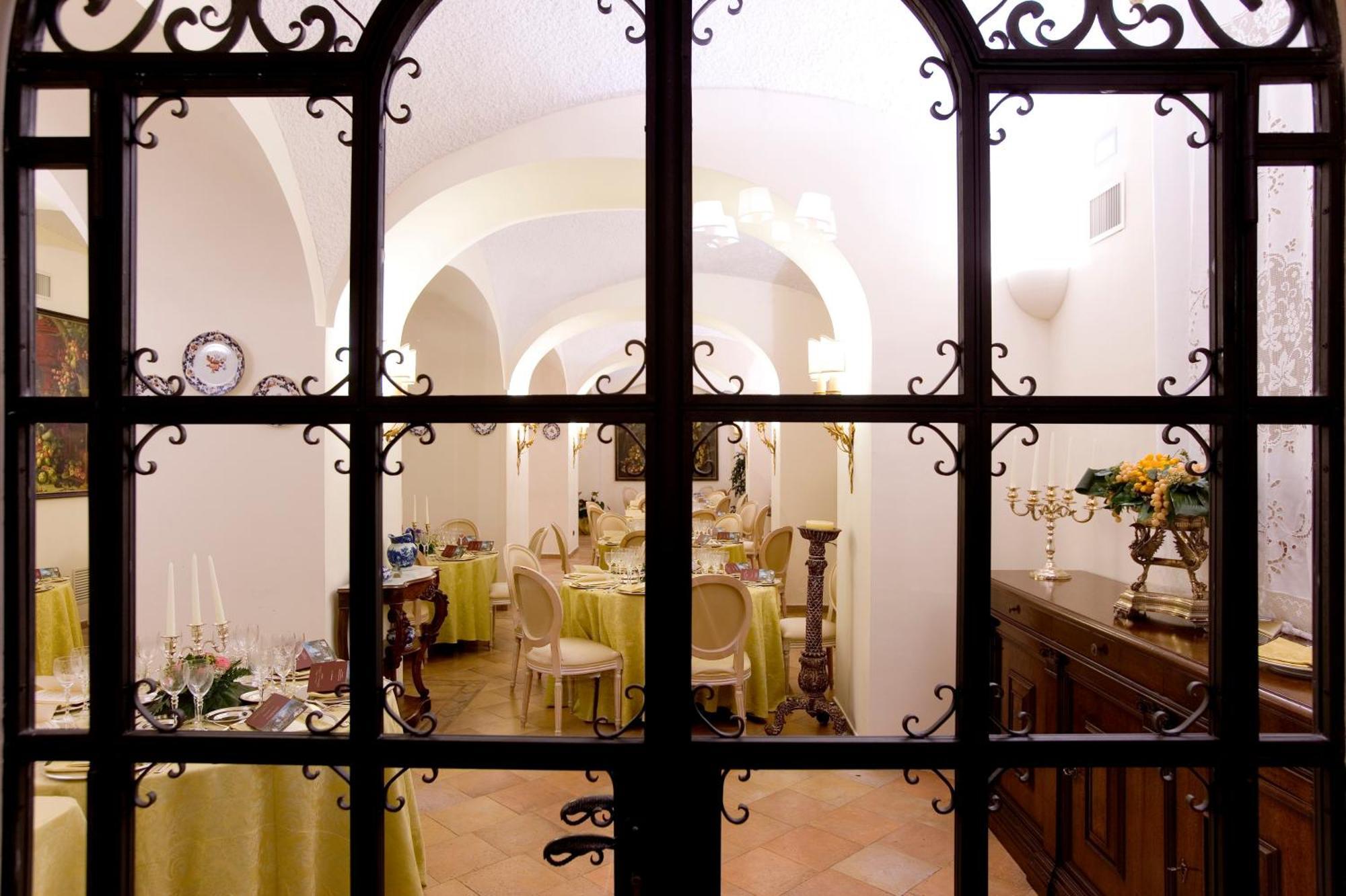 Palazzo Alabardieri Napoli Esterno foto