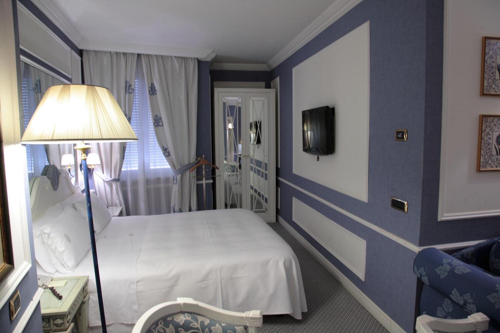 Palazzo Alabardieri Napoli Esterno foto