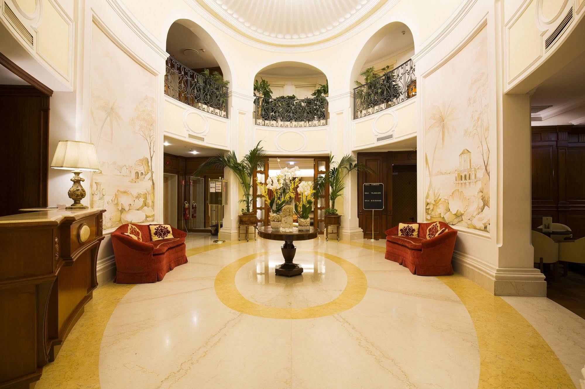 Palazzo Alabardieri Napoli Esterno foto