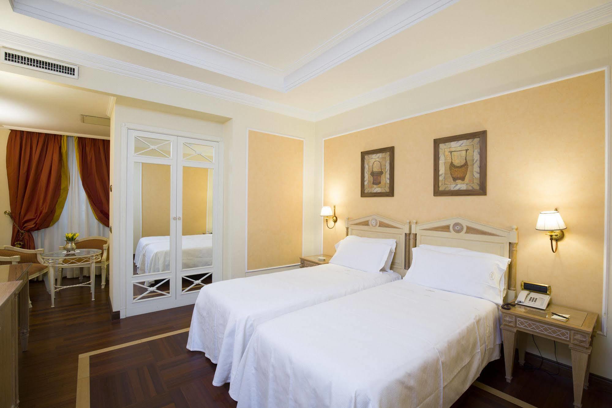 Palazzo Alabardieri Napoli Esterno foto