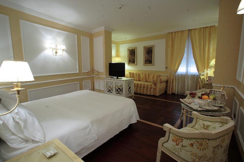 Palazzo Alabardieri Napoli Esterno foto